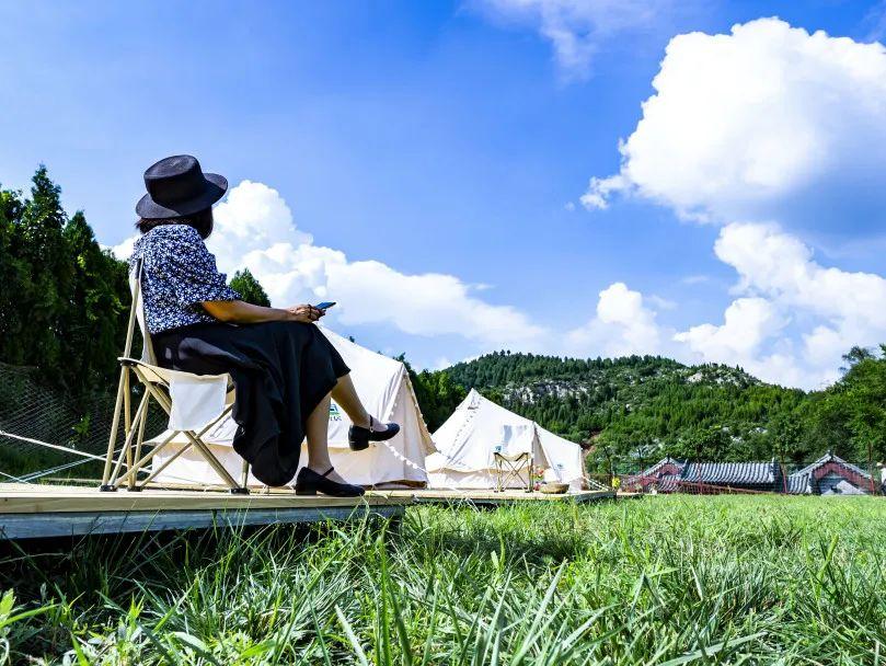 旅游山景点有哪些_有山有水旅游景点_旅游有山的地方