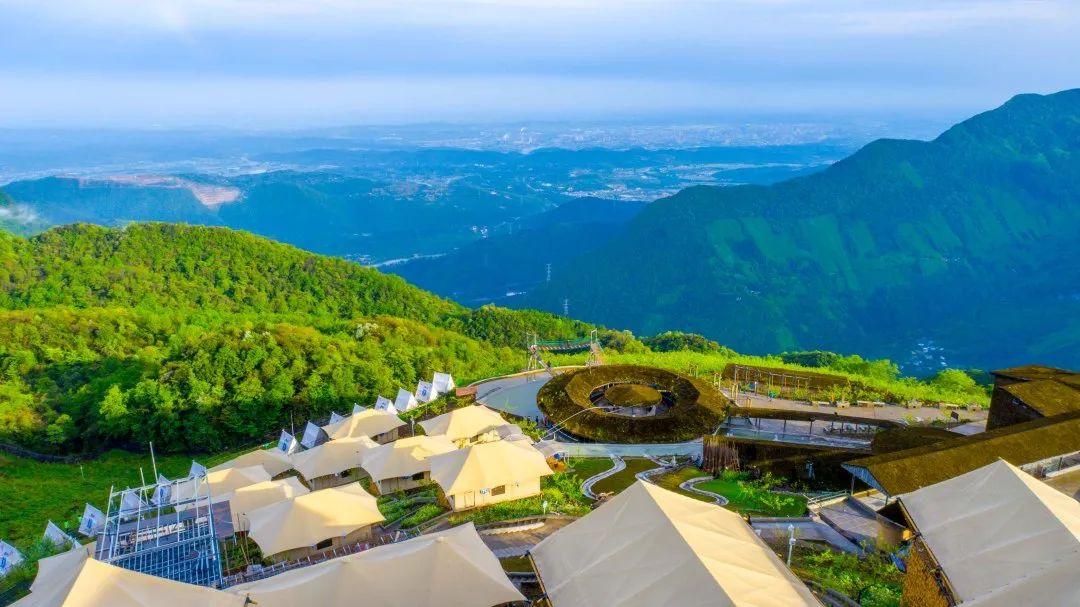 旅游有山的地方_有山有水旅游景点_旅游有名的山