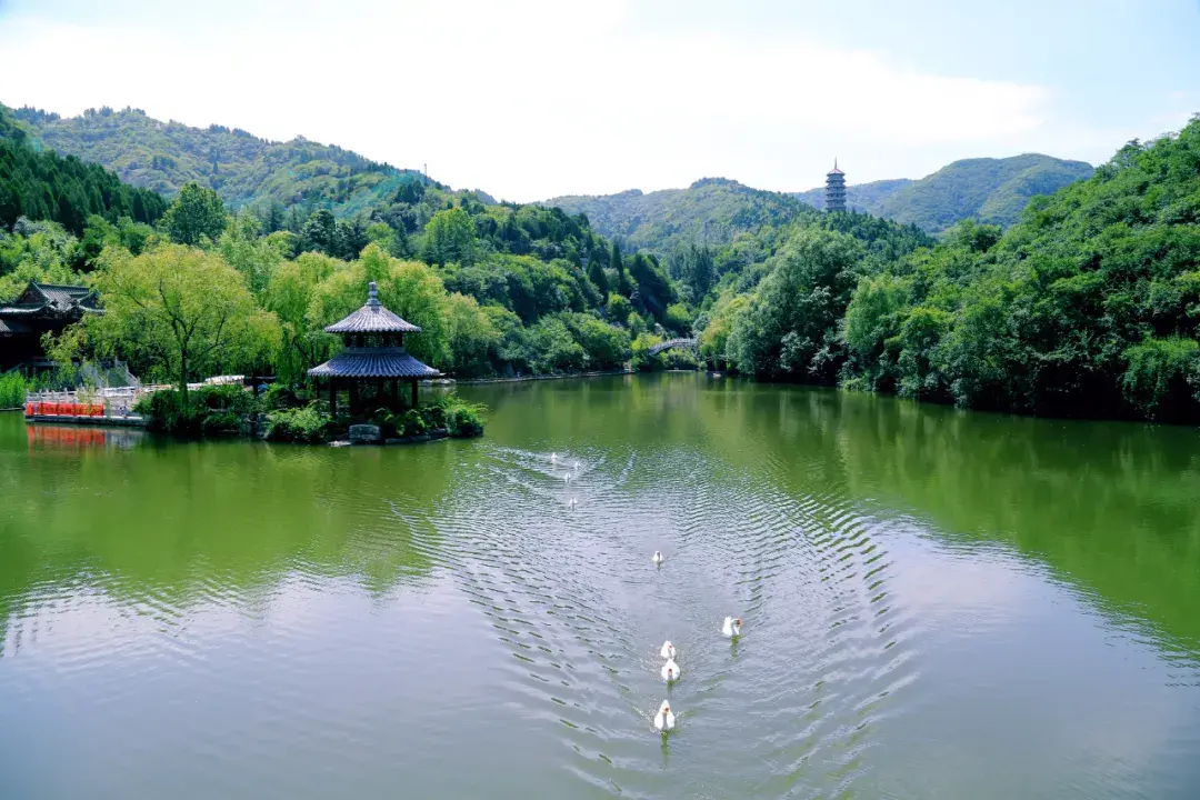 旅游景点的山_有山有水旅游景点_旅游有名的山