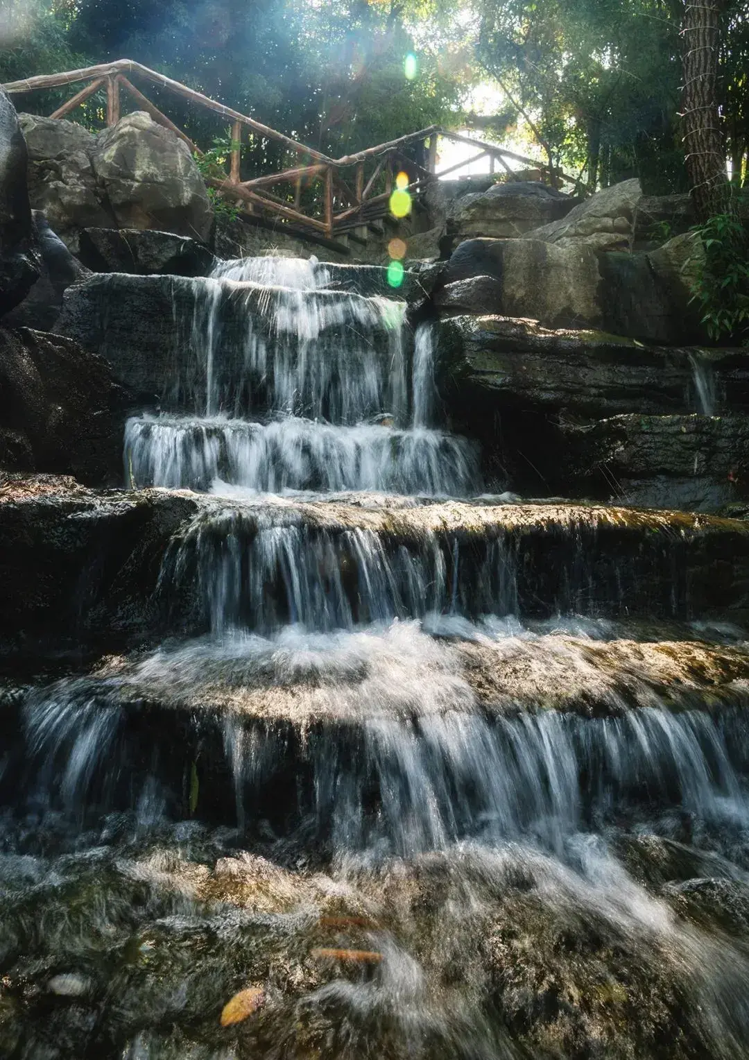 旅游有名的山_有山有水旅游景点_旅游景点的山