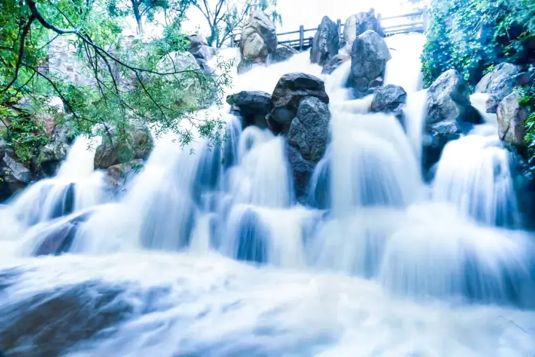 旅游景点的山_有山有水旅游景点_旅游有名的山