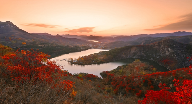 八月旅游必去十大景点_八月旅游好时节_八月旅游最佳地点