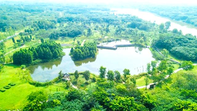 10个人骑车去四川旅游_四川适合骑行的十天路线_四川适合骑行的地方