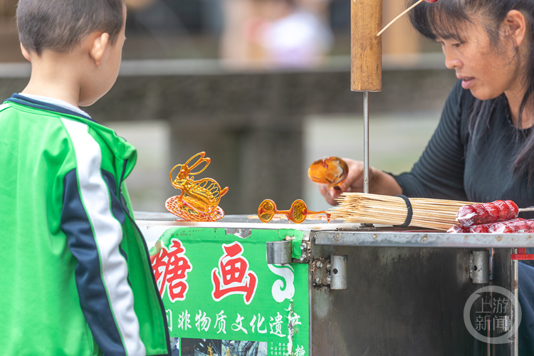 国庆掠影新闻特写_国庆景点新闻_国庆旅游新闻摄影作品赏析