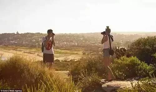 情侣出国旅游浪漫的地方_出国情侣拍照旅游文案_情侣出国旅游拍照