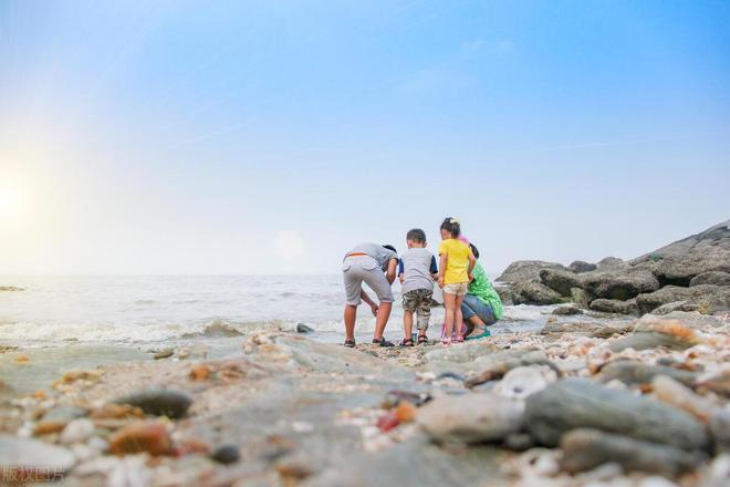 家庭带娃旅游_娃旅游家庭带什么东西_旅游带小孩必备物品清单