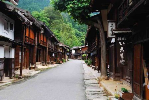 日本白川冬季降雪量丰富的原因_日本白川旅游季节_日本白川乡地理位置