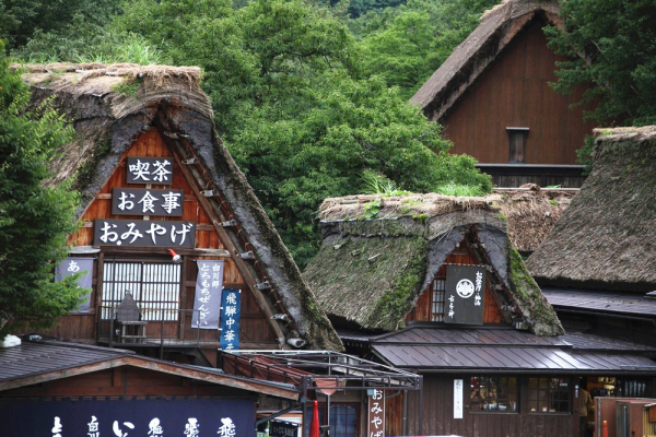 日本白川旅游季节_日本白川乡地理位置_日本白川冬季降雪量丰富的原因