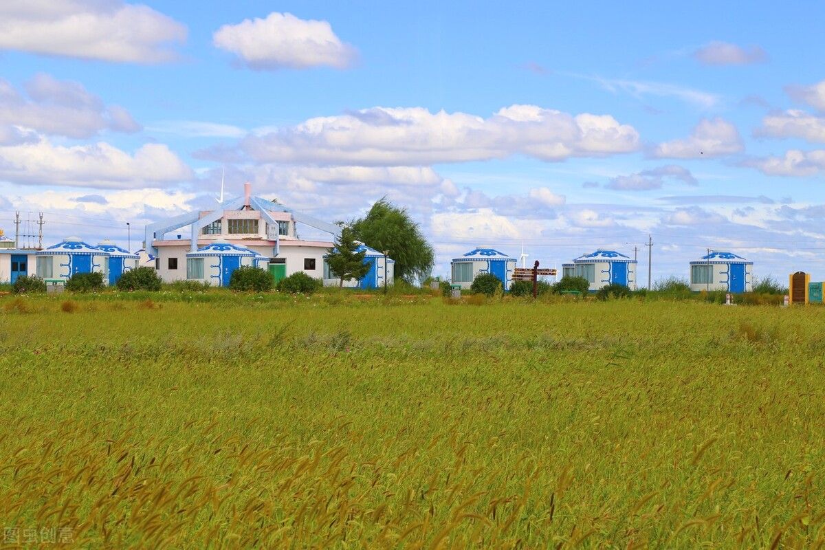 沙漠旅游景点_草原沙漠旅游线路_沙漠公路旅游