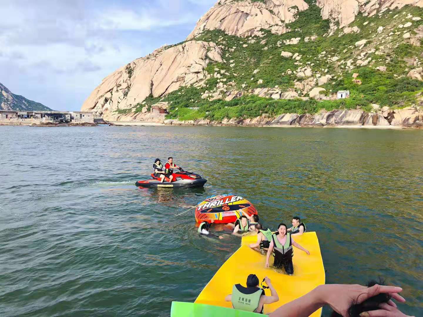 出海钓鱼需要准备什么吃的_出海旅游钓鱼准备哪些装备_出海海钓装备