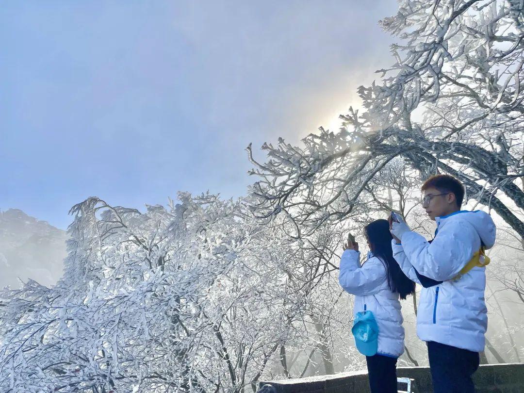 冬季黄山旅游装备_冬季黄山旅游着装_黄山市冬季旅游景点