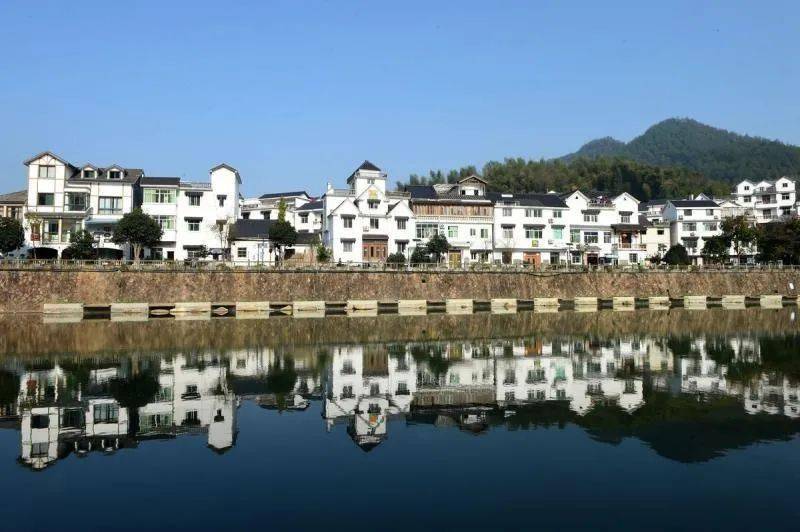 浙江特色旅游小镇调研报告范文_浙江特色旅游项目_浙江的旅游特色