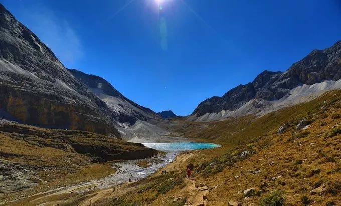 拉萨亮点特色旅游景点_拉萨旅游特色及亮点_拉萨的特色旅游项目