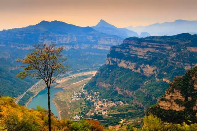 秋天景点推荐_秋天景点旅游景点大全_秋天的旅游景点