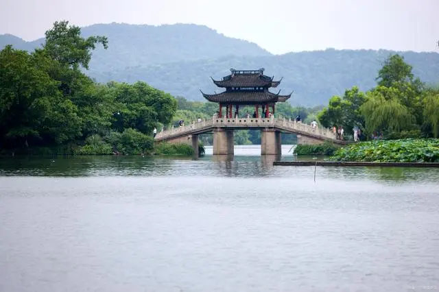 秋天旅游攻略景点必去_秋天的旅游景点_秋天景点旅游景点大全