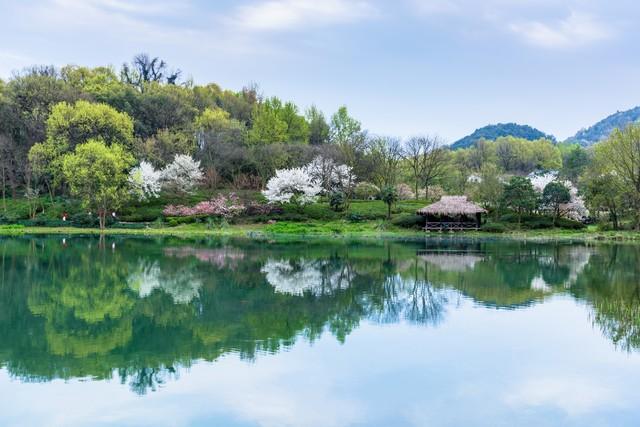 春天旅游的好处_春天来了旅游的好时节_春天适合旅游的说说