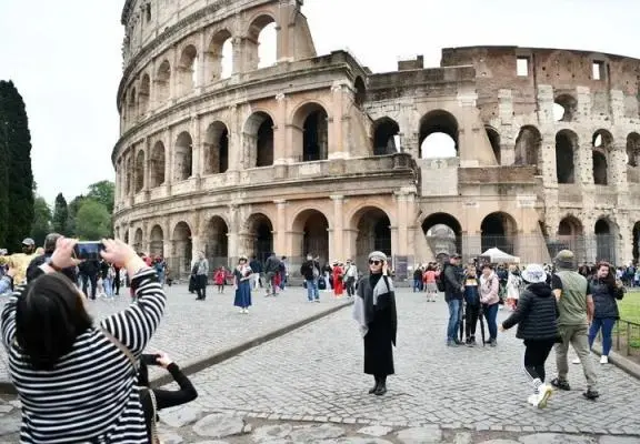 假期旅游英语翻译_关于寒假旅游的英语对话_中国假期旅游回暖了吗英文