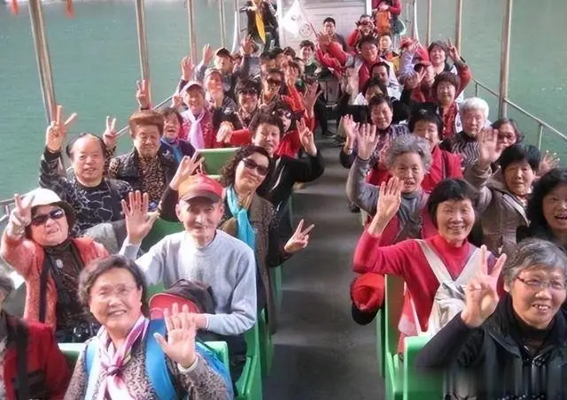 旅游团套路买玉_旅游团购物买玉骗局_旅游团坑人套路