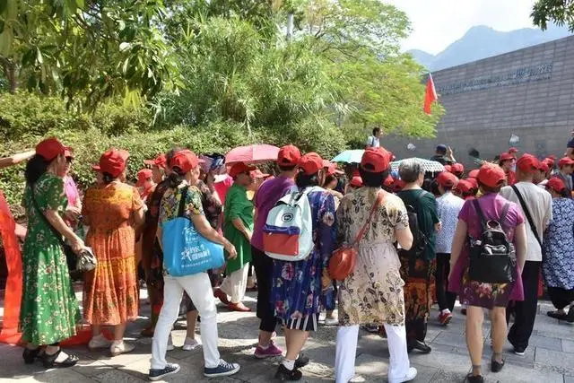 旅游团坑人套路_旅游团购物买玉骗局_旅游团套路买玉