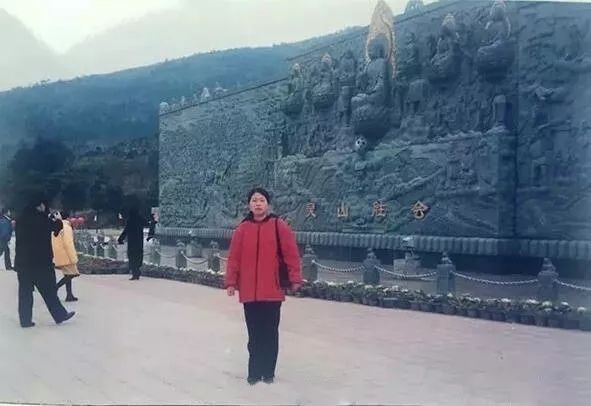 情侣旅游照片摆造型_情侣出去玩照片_出去旅游的情侣装照片