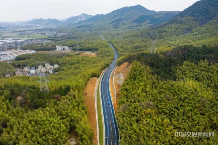 公路建设报道_新闻公路旅游建设方案_旅游公路建设新闻