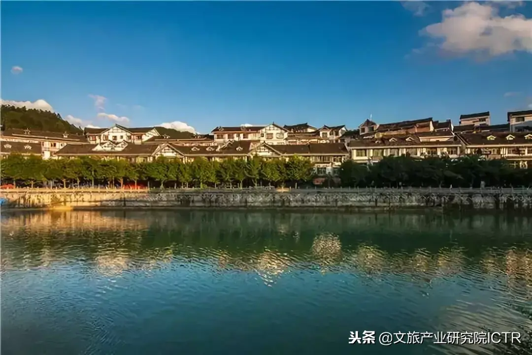 特色旅游小镇论文提纲_特色旅游小镇论文参考文献_论文打造旅游特色小镇