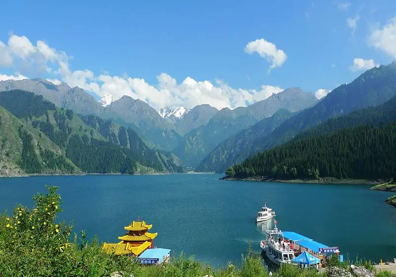 新疆旅游业发展特色_新疆特色旅游项目_新疆旅游服务特色