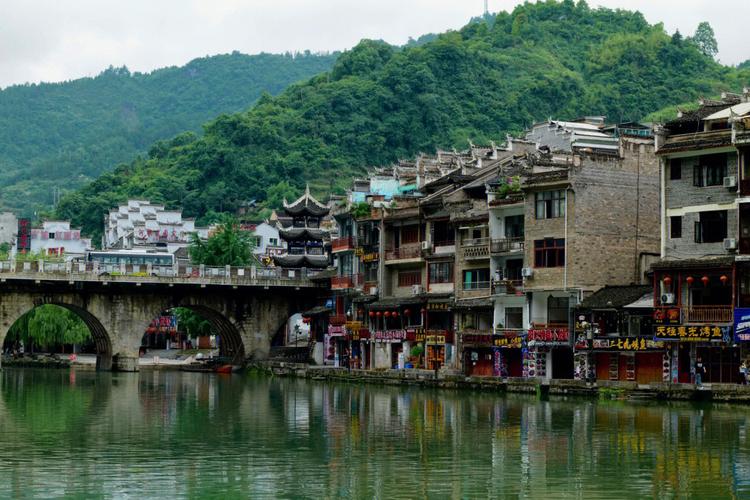 贵州省著名旅游景点_贵州旅游著名景点有哪些_贵州省十大旅游