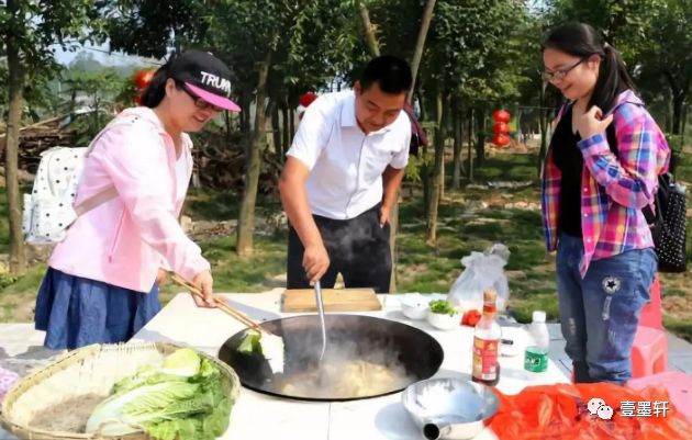 旅游季节有什么赚钱项目_季节赚钱旅游项目有那些_旅游旺季做什么挣钱