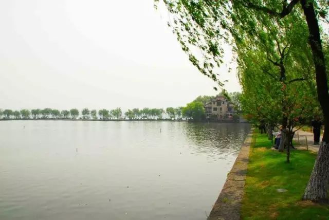 最适合去西湖的季节_西湖季节旅游好玩吗_西湖旅游什么季节最好