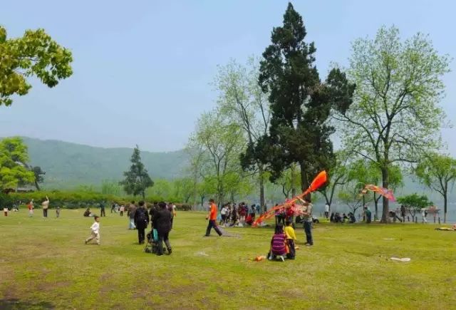 最适合去西湖的季节_西湖旅游什么季节最好_西湖季节旅游好玩吗