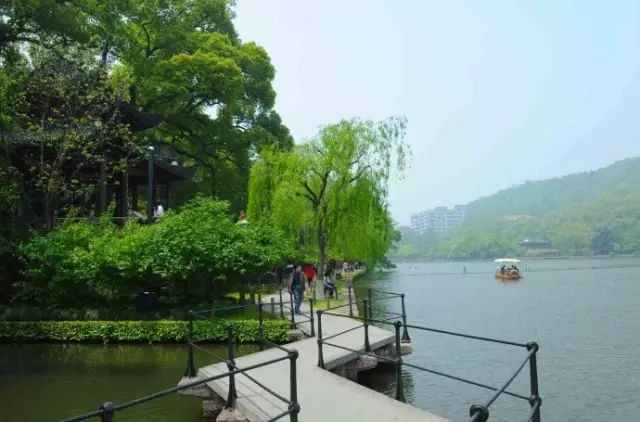 最适合去西湖的季节_西湖季节旅游好玩吗_西湖旅游什么季节最好