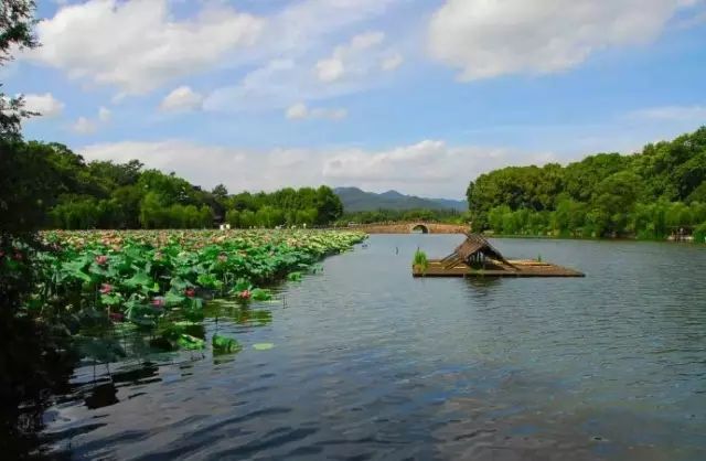 西湖旅游什么季节最好_西湖季节旅游好玩吗_最适合去西湖的季节