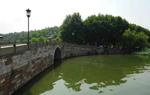 最适合去西湖的季节_西湖季节旅游好玩吗_西湖旅游什么季节最好