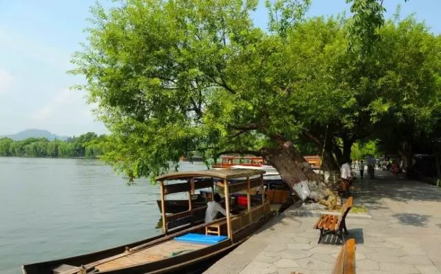 西湖旅游什么季节最好_西湖季节旅游好玩吗_最适合去西湖的季节