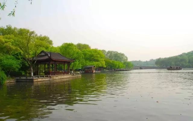 西湖旅游什么季节最好_最适合去西湖的季节_西湖季节旅游好玩吗