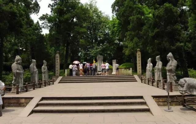 最适合去西湖的季节_西湖季节旅游好玩吗_西湖旅游什么季节最好