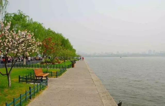 西湖季节旅游好玩吗_最适合去西湖的季节_西湖旅游什么季节最好