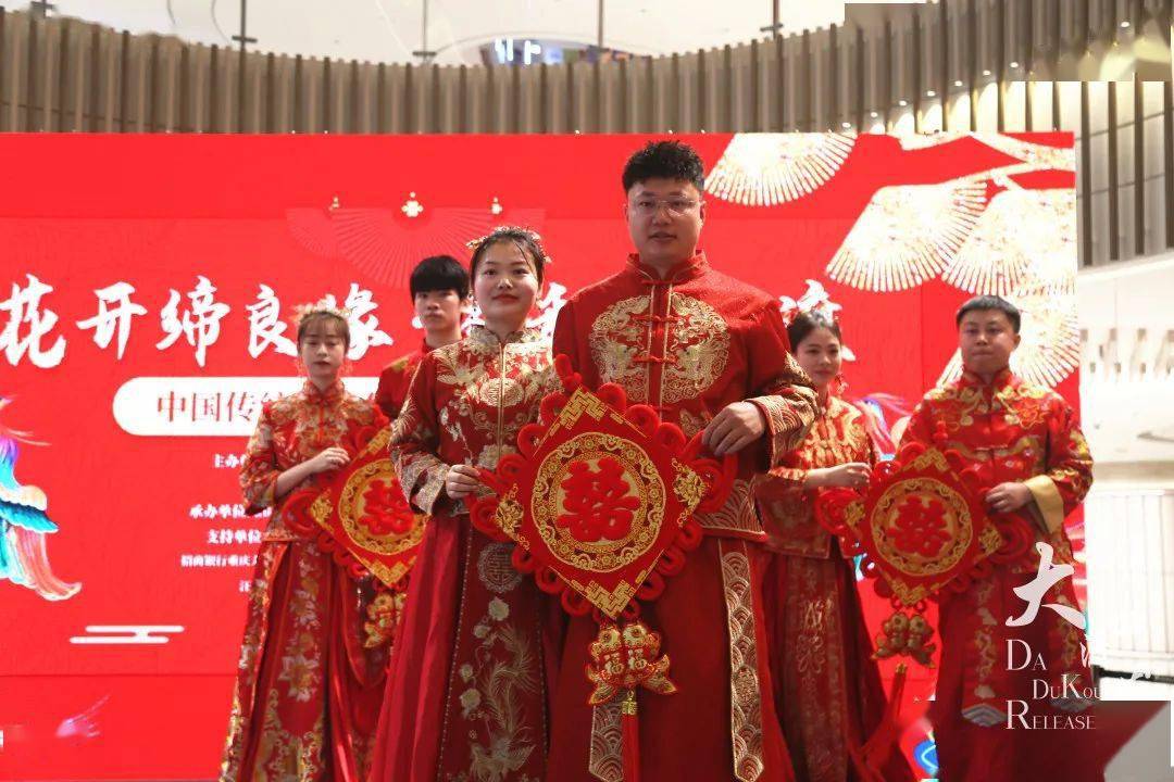 旅游结婚集体婚礼_旅游婚庆_旅游结婚婚礼策划