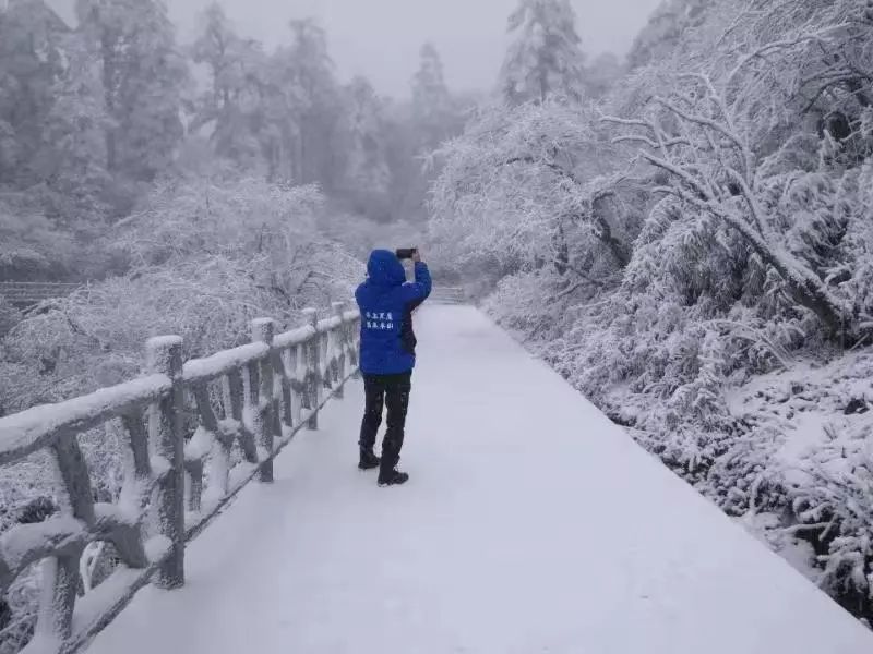 瓦屋山最佳旅游季节_瓦屋山介绍视频_瓦屋山风景视频