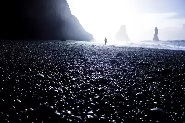 冰岛怎么过圣诞节_圣诞节去冰岛旅游装备_冰岛圣诞节能看到极光吗