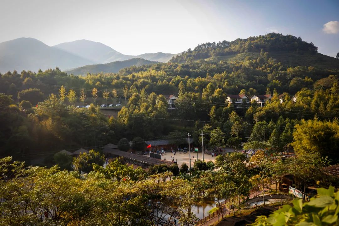 打造休闲旅游特色小镇_小镇特色打造报告_小镇休闲特色旅游打造文案