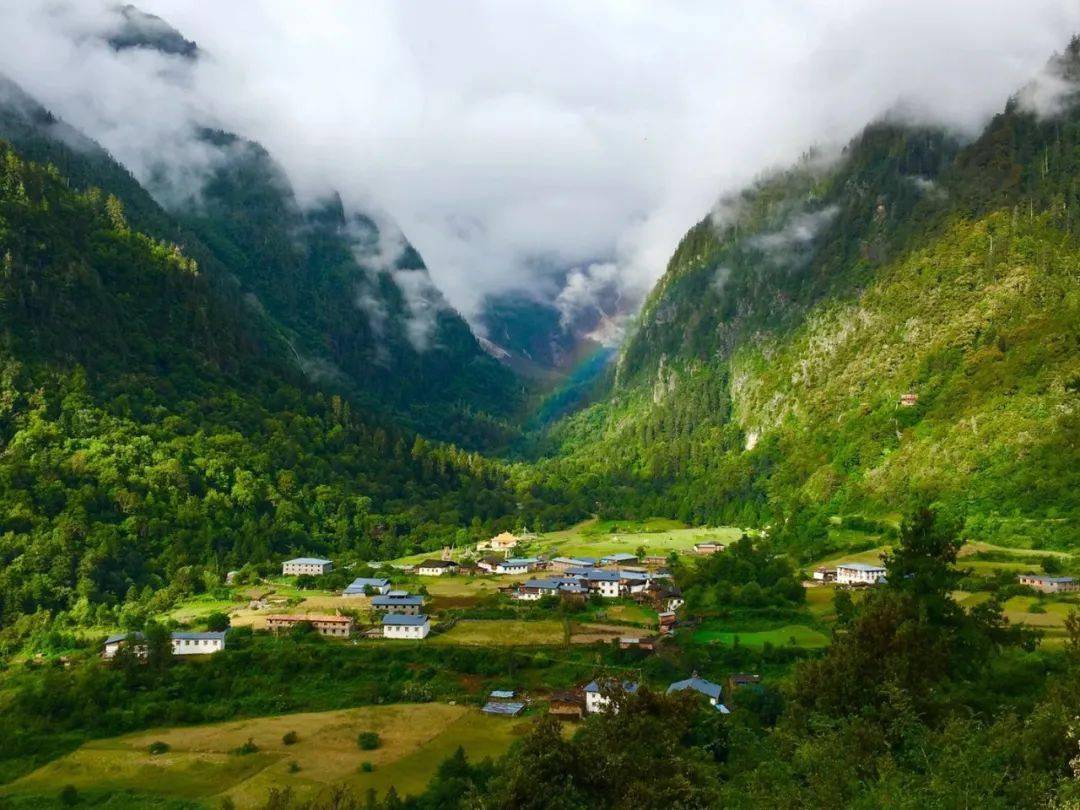 云南旅游季节地图海报_云南地图旅游景点大全图片欣赏_云南地图旅游