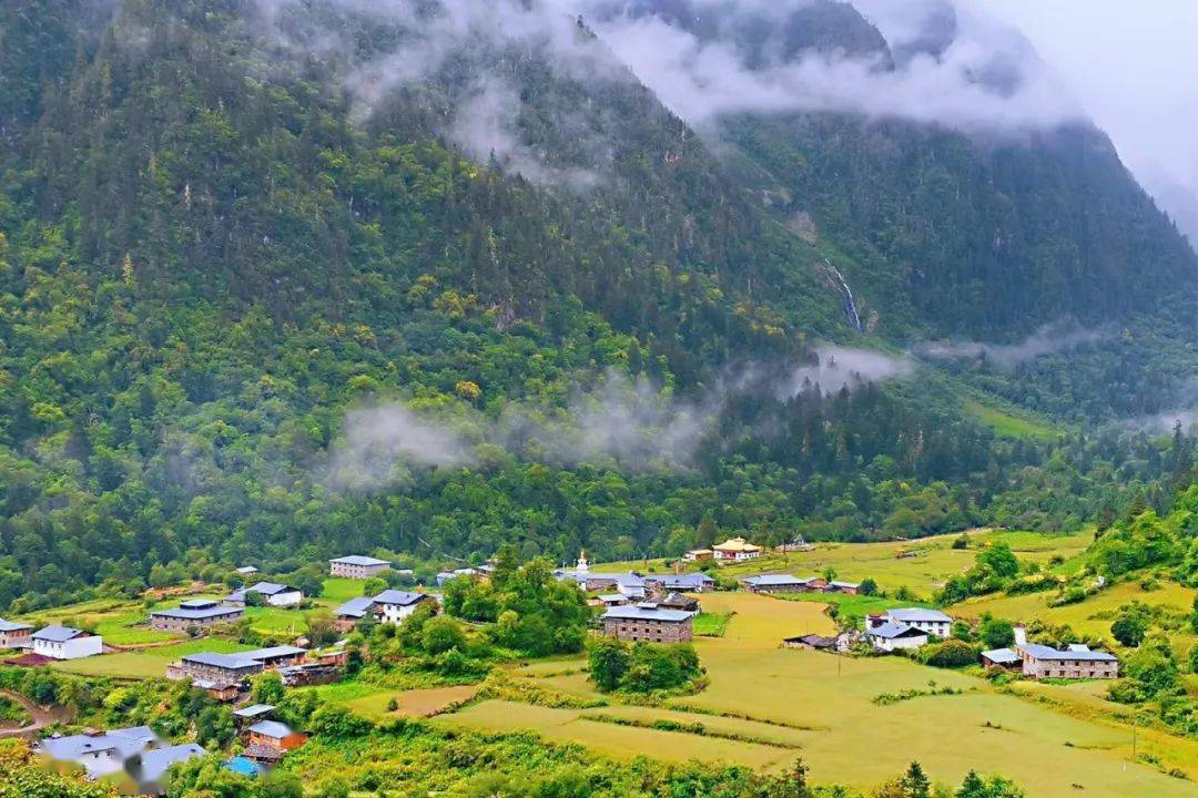 云南地图旅游_云南旅游季节地图海报_云南地图旅游景点大全图片欣赏