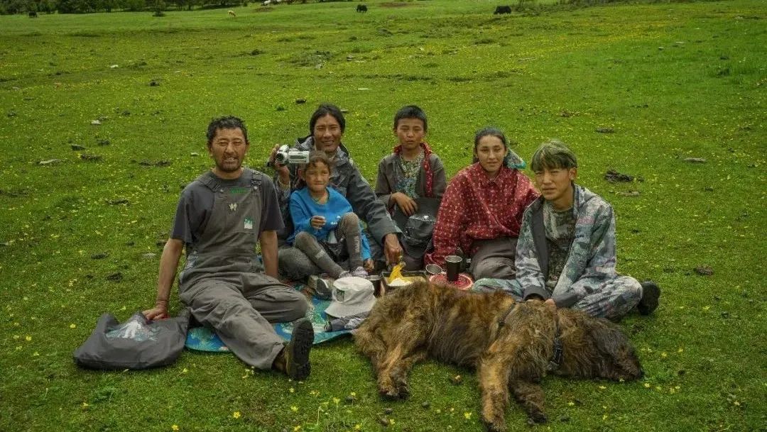 拉萨旅游特色服饰_拉萨服饰特色旅游景点介绍_拉萨服饰介绍