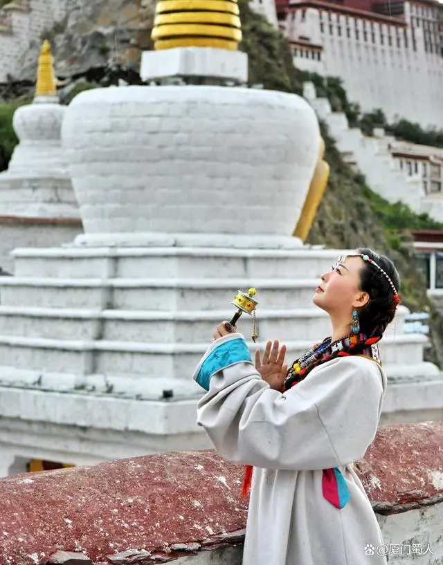 拉萨的服装特点是什么_拉萨旅游特色服饰_拉萨旅游服装