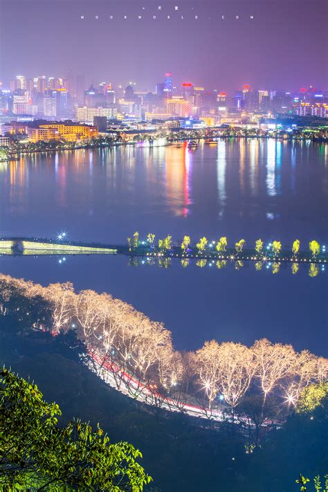 情侣自驾旅行_适合情侣自驾游的车_情侣汽车旅游风景