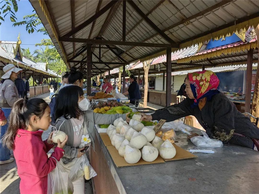 民族旅游衣服特色_有特色的民族服装_民族衣服特色旅游介绍