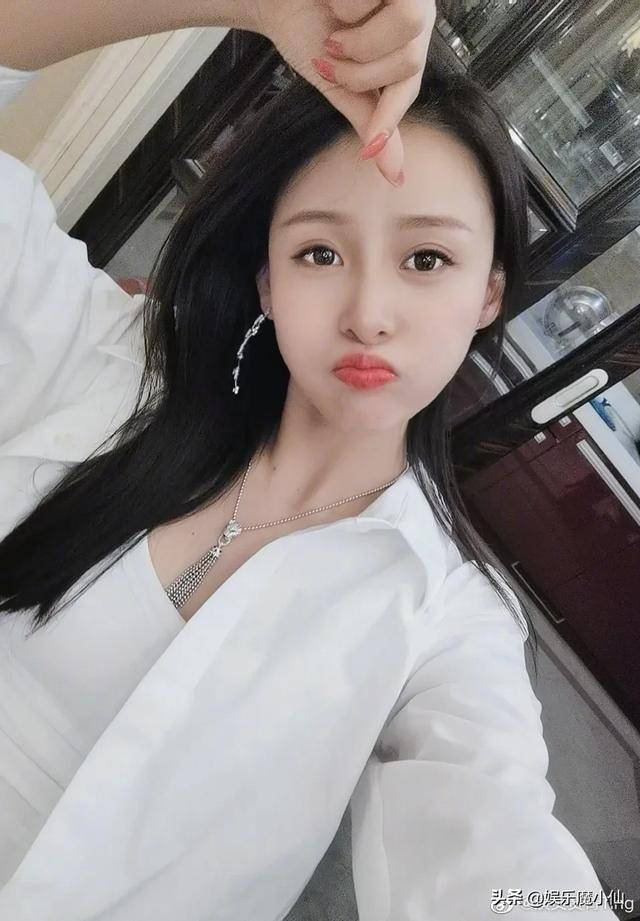 姐妹出游照_姐妹郊外旅游集体照_姐妹郊游唯美句子