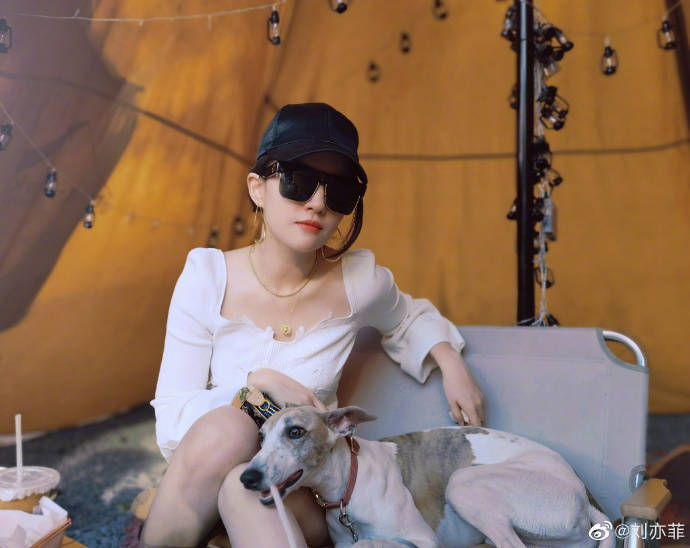 姐妹郊游唯美句子_姐妹郊外集体照旅游的说说_姐妹郊外旅游集体照